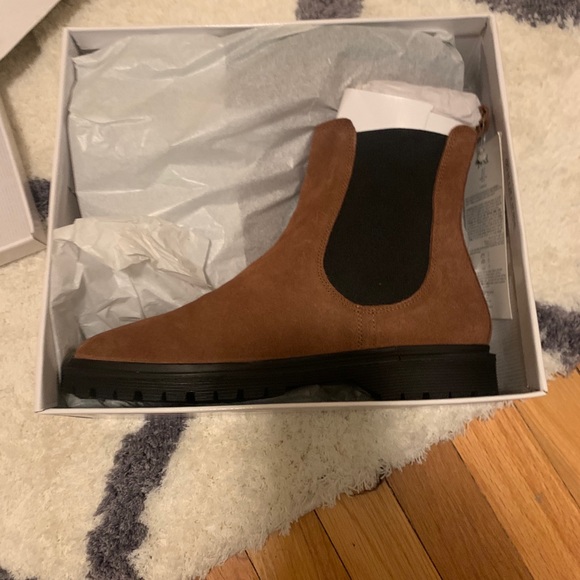 Women's Chunky Sole Leather Chelsea Boots - Picture 7 of 11